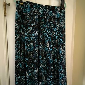 Flowy 4X knit mid-calf skirt